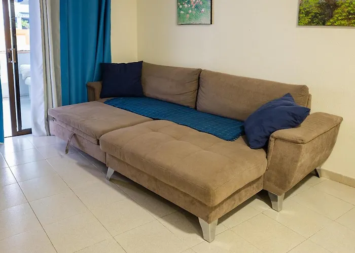 Seguro Spacious Apartment With Roomy Terrace