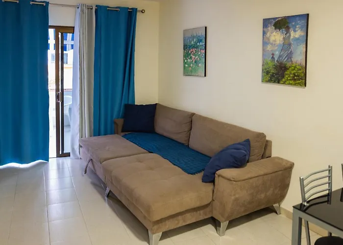 Seguro Spacious Apartment With Roomy Terrace